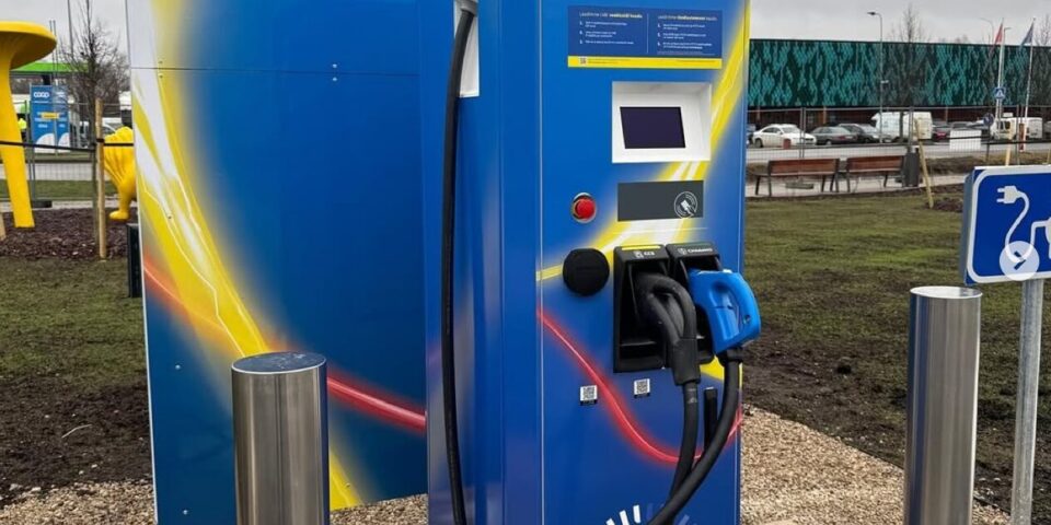 Laadimispunktide kleebiste paigaldus-Rescoval OÜ